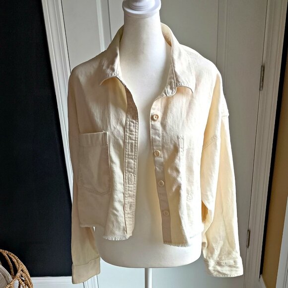 NEW! RAW HEM CROP BUTTON UP SHACKET SHIRT By AEO - Picture 1 of 5